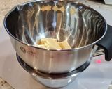 Foto del paso 2 de la receta Bizcocho de chocolate blanco con cobertura de Milka