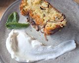 Une image de l'étape 3 de Gâteau de courgettes menthe, skyr et halloumi.
