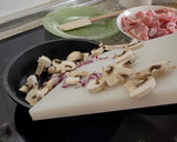 Foto del paso 3 de la receta: Estofado sencillo de cerdo con champiñones