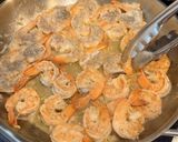 Foto langkah ke 4 dari resep Butter Garlic Lemon Shrimp.