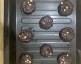 A picture of step 6 of Subway style white chocolate chip cookie.