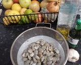 Foto del paso 1 de la receta: Chirlas al ajillo exprés
