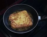Foto langkah ke 4 dari resep Classic French Toast.