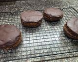 Foto del paso 9 de la receta: Salchijor - Alfajor de salchichón