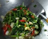 Foto langkah ke 3 dari resep Tumis Kangkung Tauge.