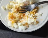 Une image de l'étape 1 de Salade de pommes de terre, maquereaux et œufs mimosa.