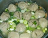 Foto langkah ke 3 dari resep Sup Bakso Ikan Sederhana.