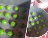 Foto langkah ke 3 dari resep Pandan Button Cookies.