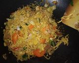 Foto langkah ke 5 dari resep Mie Goreng Jawa.