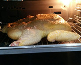 Foto del paso 16 de la receta: Pollo relleno con castañas, manzana y arándanos al ron