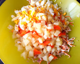 Foto del paso 5 de la receta: Ensaladilla de atún en escabeche y surimi