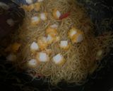 Foto langkah ke 5 dari resep Tumis Bihun Nugget.