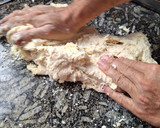 Foto del paso 2 de la receta: "Delicias Caseras: Tortas Fritas"