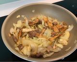 รูปขั้นตอนการทำที่ 3 ของ ข้าวผัดหมูแบบโบราณ