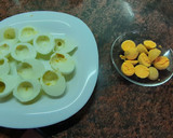 Foto del paso 2 de la receta: Huevos rellenos de cangrejo y atún
