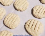 A picture of step 3 of Almond flour cookies.