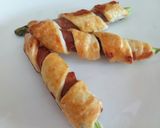 A picture of step 3 of Asparagus and prosciutto twists.