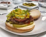 Foto del paso 4 de la receta: Hamburguesa de pollo sobre pan