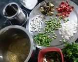 पौष्टिक  बाजरिची खिचडी (Paushtic Bajrichi Khichdi Recipe In Marathi) रेसिपी स्टेप 1 फोटो 
