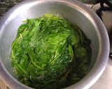 A picture of step 1 of Lasooni palak.
