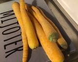 Une image de l'étape 1 de Carottes bicolores sucrées salées à l'ananas, menthe et jus de prunes.
