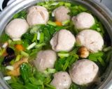 Foto langkah ke 5 dari resep Sop Wortel Kentang Baso Simple.