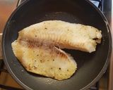 Foto del paso 1 de la receta: Filete de pescado con ensalada de piña y fresas