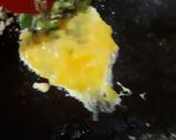 Foto langkah ke 5 dari resep Nasi goreng ayam.