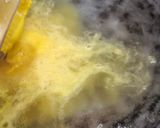 Foto langkah ke 2 dari resep Ayam Goreng Kremes.
