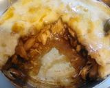 A picture of step 4 of Chicken, mushrooms leek & gravy pie.