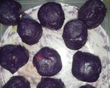 Foto langkah ke 2 dari resep Ichigo Daifuku Mochi with ube.