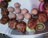 A picture of step 2 of Punjabi style meatball curry.