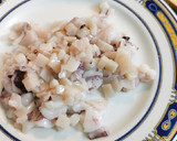 Foto del paso 4 de la receta: Calamar relleno de sus tentáculos, aletas y Cigala