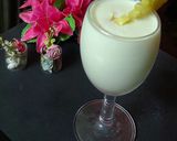 A picture of step 3 of Pineapple shake.