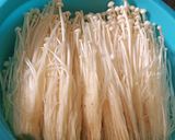 Foto langkah ke 1 dari resep Jamur Enoki Masak Pedas.