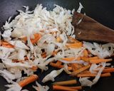 Foto langkah ke 5 dari resep Mie Goreng Kampung.