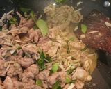 รูปขั้นตอนการทำที่ 4 ของ ผัดเผ็ดไก่กระวาน