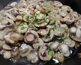 Foto del paso 2 de la receta Xampinyons amb picada i vi blanc