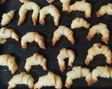 Foto del paso 3 de la receta: Medialunas dulces o saladas! 🥐