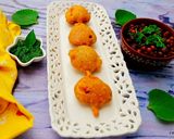 A picture of step 4 of Ajwain Patte ke Pakode or Carom Leaf Fritters.