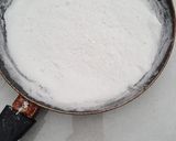 Foto langkah ke 2 dari resep Mochi isi kacang tanah.