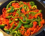 Une image de l'étape 2 de Duo de poivrons aux épices tajine.