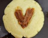Foto del paso 5 de la receta: Galletitas con corazón dulce 💟