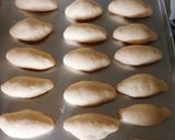 Hình bước làm 2 của món Bánh mì tí hon chấm sữa đặc