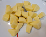Foto del paso 2 de la receta: Crema de puerros, calabacín, patatas y quesitos