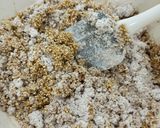 Foto del paso 4 de la receta: Galletas crujientes de quinoa y avena con chocolate 🍪