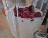 Une image de l'étape 1 de Smoothie mangue framboise.