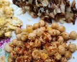 Foto del paso 4 de la receta: Garbanzos, cherry, hongos, zucchini, etc (picada saludable)