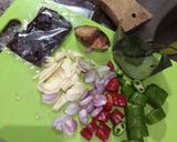 Foto langkah ke 2 dari resep Sayur Asem Ceker.