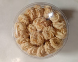 Foto langkah ke 2 dari resep Kue sagu keju.